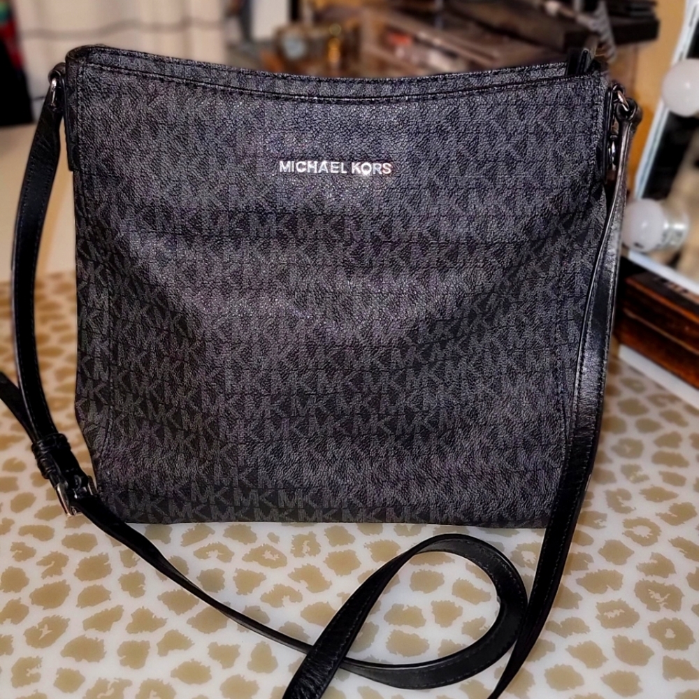 Michael Kors Black Jet Set Large Logo Bag